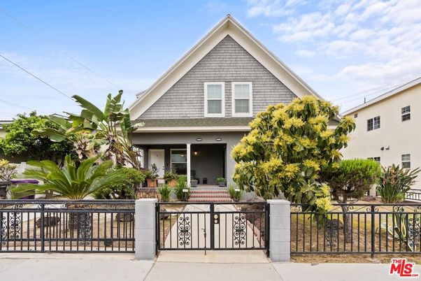 Exterior, Facade, Queen Anne Victorian