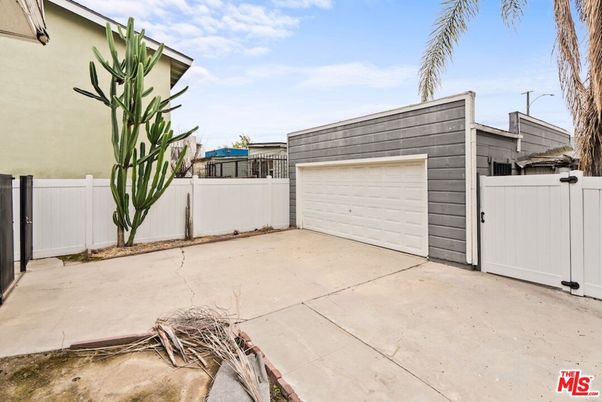 Detached Garage, Exterior