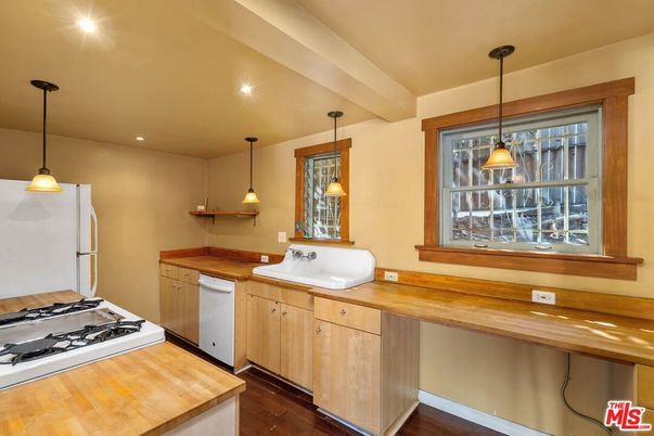 Interior, Kitchen, Pendant Lights, Recessed Lighting, Wood Texture Flooring