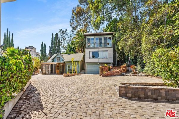 Backyard, Exterior, Facade, Modern