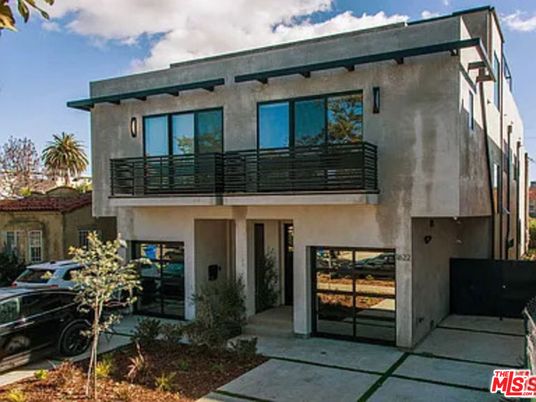 Exterior, Facade, Modern