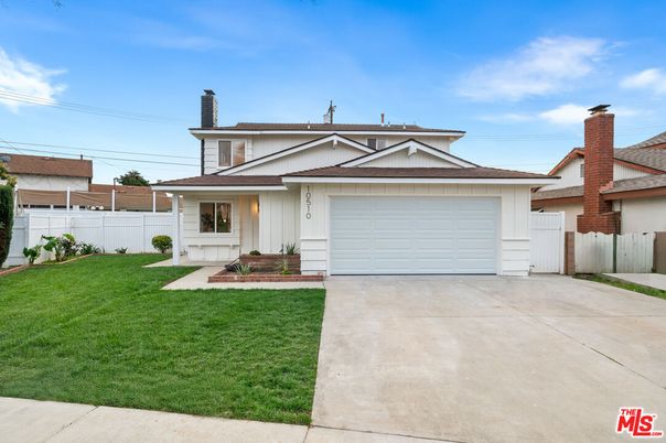 Attached, Exterior, Facade, Ranch