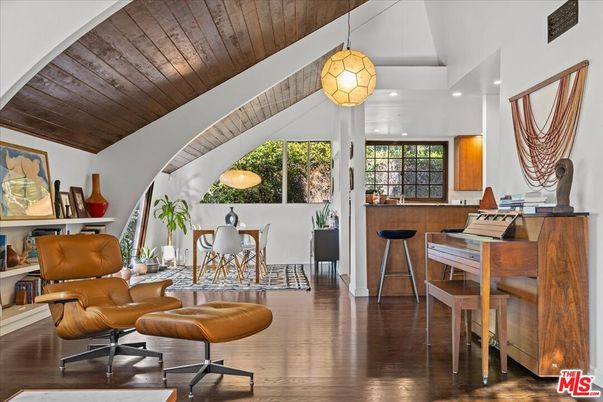 Dining room, Interior, Pendant Lights, Piano, Recessed Lighting, Wooden Ceilings, Wood Texture Flooring