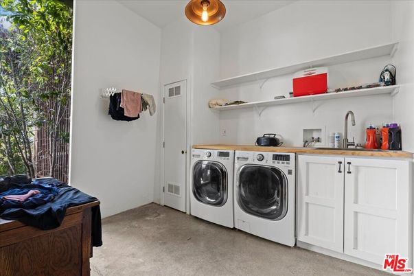 Interior, Washer