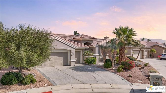 Attached, Exterior, Facade, Mediterranean
