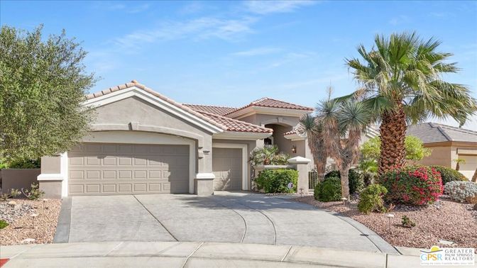 Attached, Exterior, Facade, Mediterranean