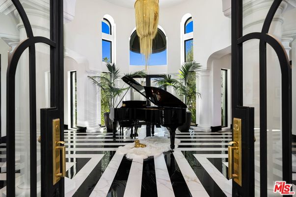 Chandelier, Interior, Piano