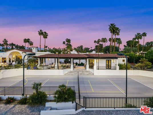 Exterior, Tennis Courts