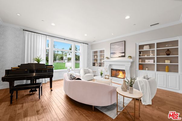 Fireplace, Interior, Living room, Piano, Recessed Lighting, Wood Texture Flooring