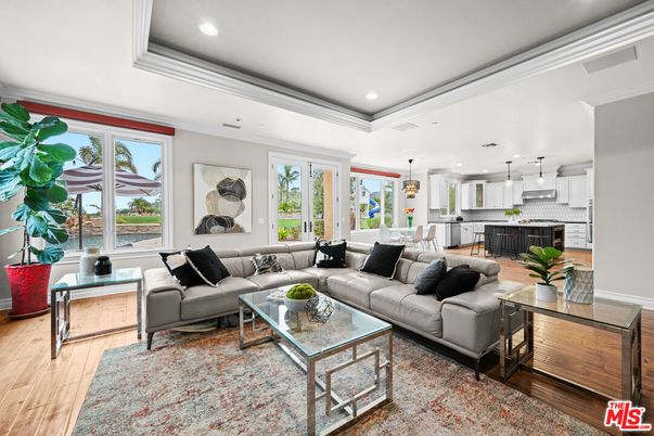 Interior, Kitchen, Living room, Pendant Lights, Recessed Lighting, Wood Texture Flooring