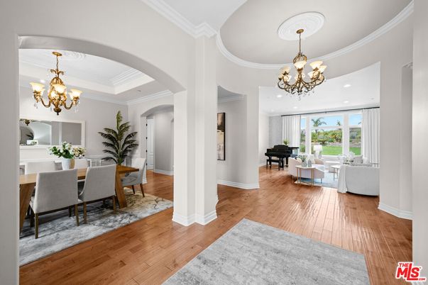 Chandelier, Dining room, Interior, Living room, Piano, Recessed Lighting, Wood Texture Flooring