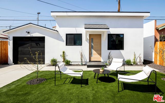 Attached, Backyard, Exterior, Facade, Modern