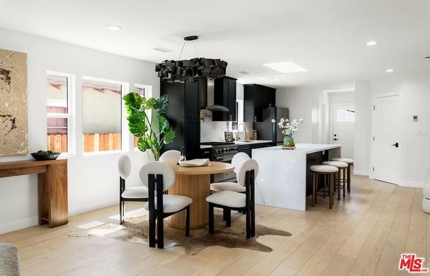 Chandelier, Dining room, Interior, Kitchen, Recessed Lighting, Wood Texture Flooring