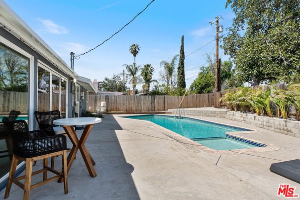 Exterior, Pool