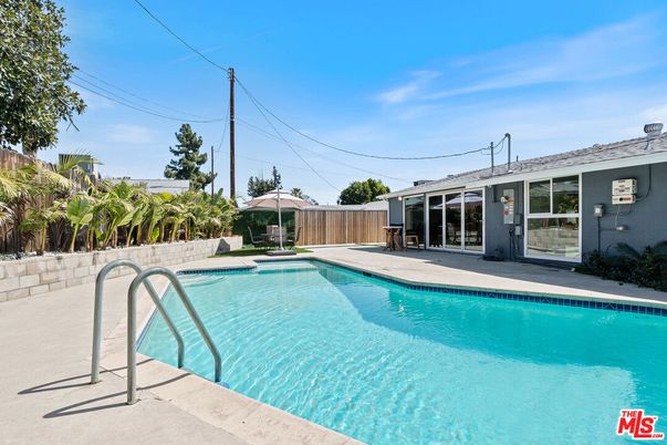 Exterior, Pool