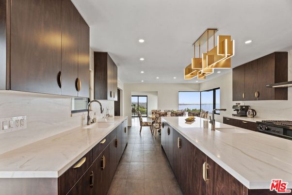 Dining room, Interior, Kitchen, Pendant Lights, Recessed Lighting, Stainless Steel Appliances