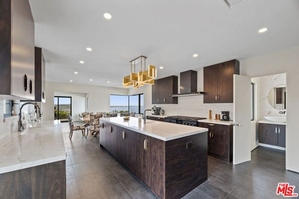 Dining room, Interior, Kitchen, Pendant Lights, Recessed Lighting, Stainless Steel Appliances