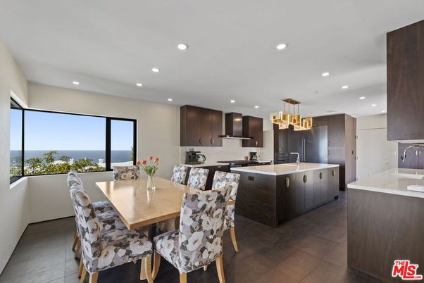 Dining room, Interior, Kitchen, Pendant Lights, Recessed Lighting, Stainless Steel Appliances, Water