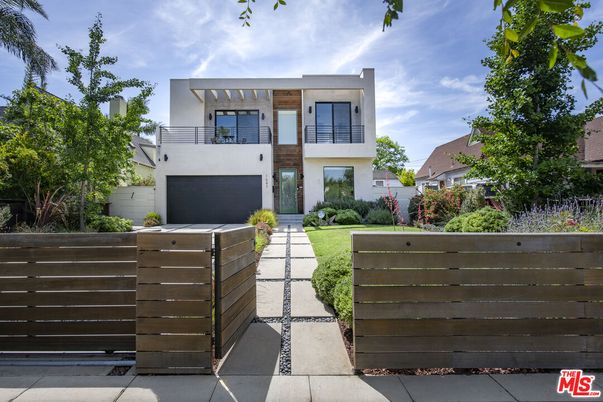 Attached, Exterior, Facade, Modern