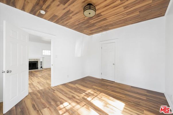 Empty room, Fireplace, Interior, Wooden Ceilings, Wood Texture Flooring
