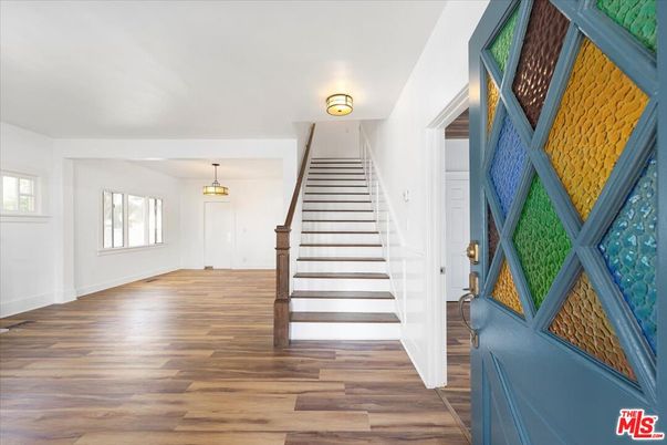 Interior, Pendant Lights, Wood Texture Flooring
