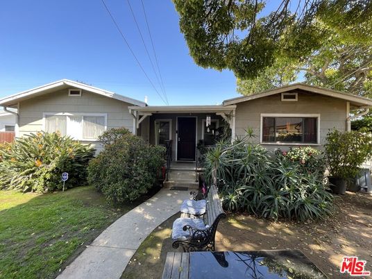 Exterior, Facade, Ranch