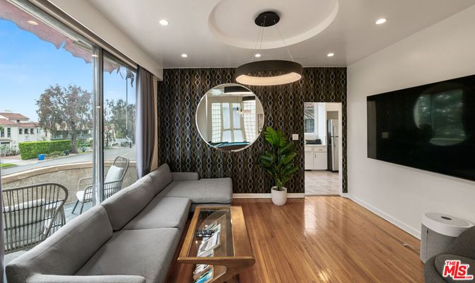 Interior, Living room, Pendant Lights, Recessed Lighting, Wood Texture Flooring