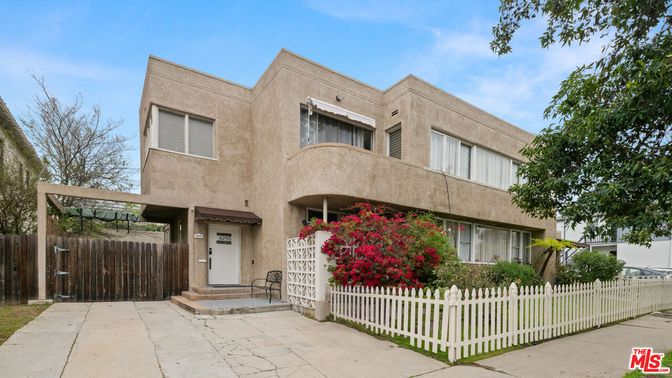 Exterior, Facade, Modern