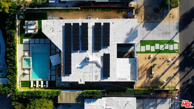 Exterior, Drone