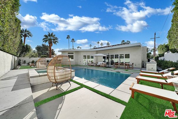 Exterior, Pool