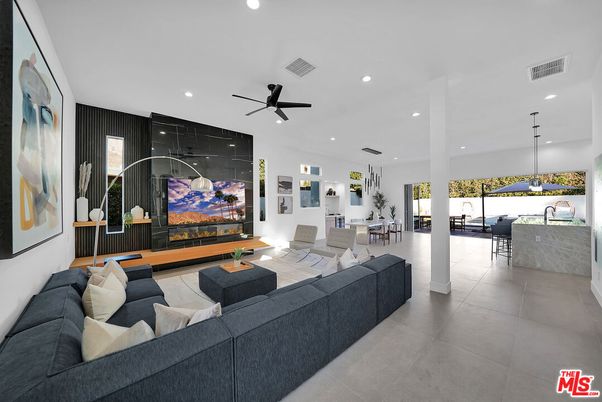 Dining room, Interior, Living room, Pendant Lights, Recessed Lighting