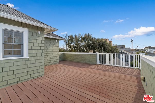 Exterior, Wood Texture Flooring