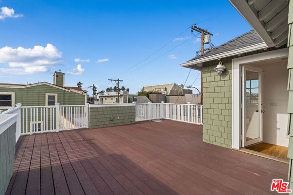Exterior, Wood Texture Flooring