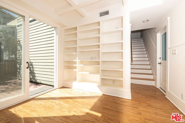 Interior, Walk-in Closets, Wood Texture Flooring