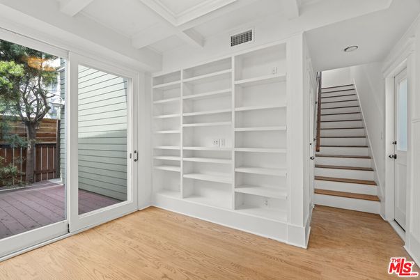 Interior, Walk-in Closets, Wood Texture Flooring