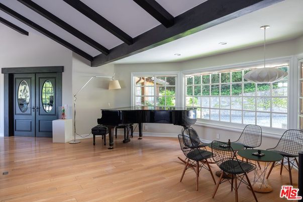 Interior, Pendant Lights, Piano, Recessed Lighting, Wood Texture Flooring