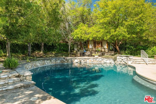 Exterior, Pool