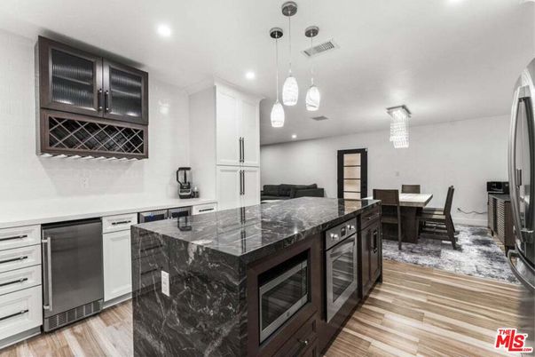 Chandelier, Dining room, Interior, Kitchen, Pendant Lights, Recessed Lighting, Stainless Steel Appliances, Wood Texture Flooring