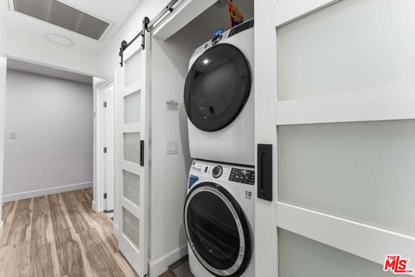 Interior, Utility Closets, Washer, Wood Texture Flooring