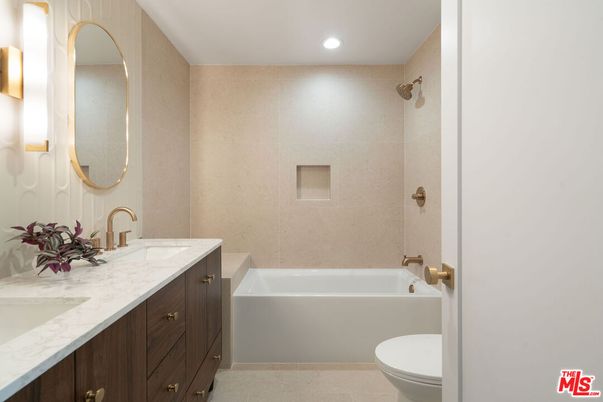 Bathroom, Interior, Recessed Lighting