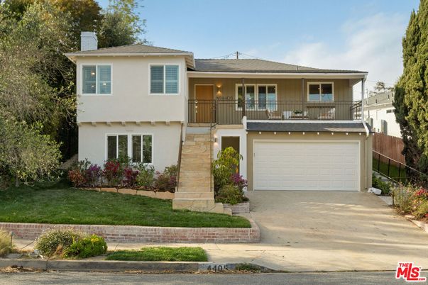 Attached, Exterior, Facade, Split Level