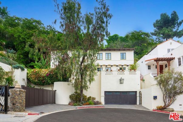 Attached, Exterior, Facade, Spanish Mediterranean