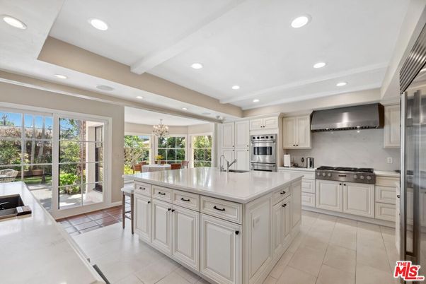Chandelier, Interior, Kitchen, Recessed Lighting, Stainless Steel Appliances