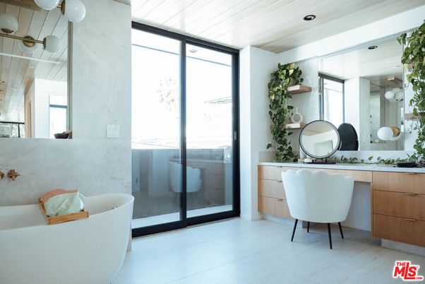 Bathroom, Free Standing Baths, Interior, Recessed Lighting