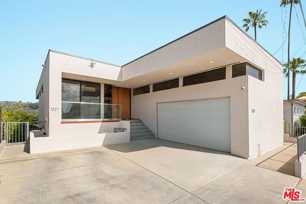 Attached, Exterior, Facade, Modern