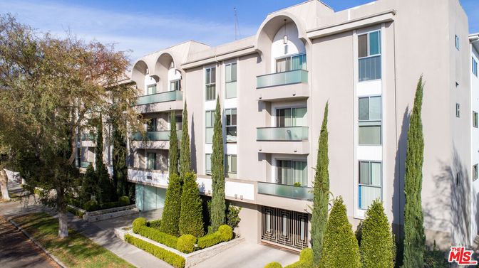 Exterior, Facade, Condo Building