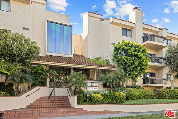 Exterior, Facade, Mediterranean