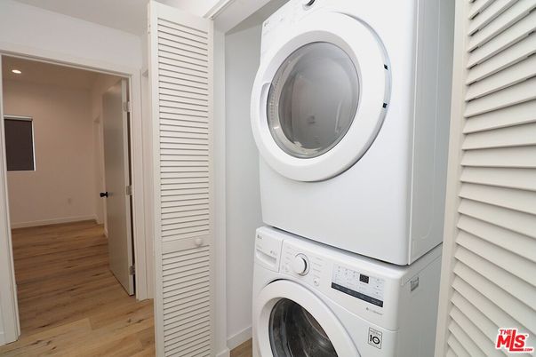Interior, Utility Closets, Washer, Wood Texture Flooring