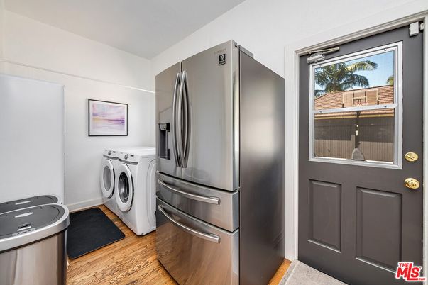 Interior, Washer, Wood Texture Flooring