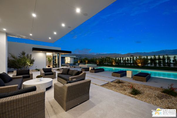 Exterior, Pool, Recessed Lighting